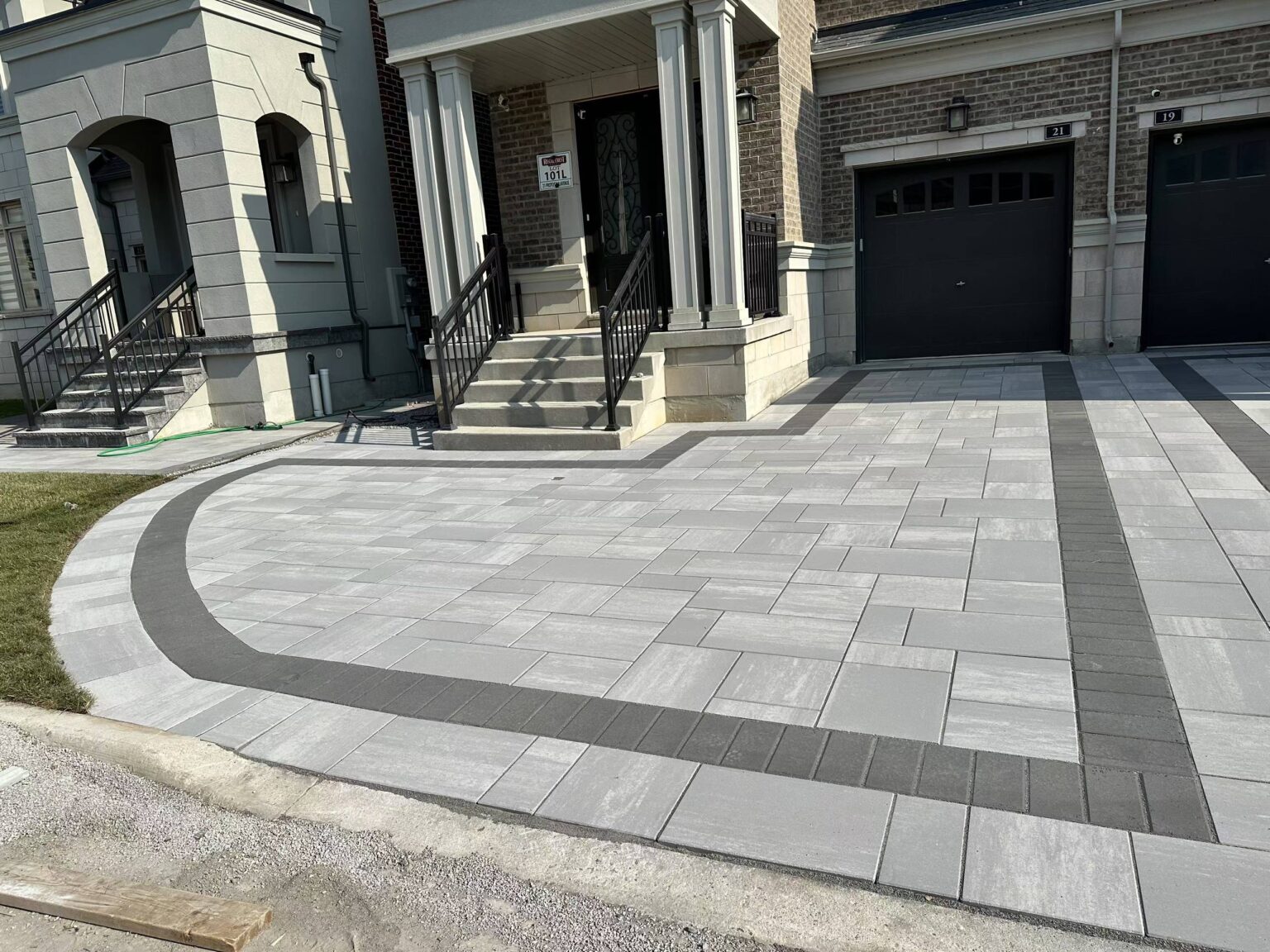 HomeRenoToronto.com Driveway Interlock